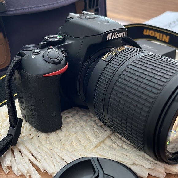 Nikon D5500 Digital Camera with Nikkor 18-140mm lens system. - Picture 4 of 4